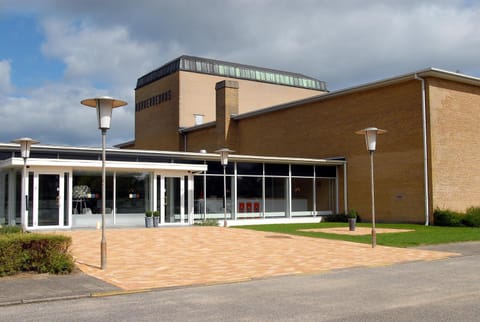 Facade/entrance, Off site, On site