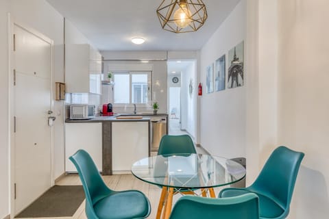 Kitchen or kitchenette, Dining area, internet, locker