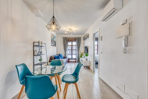 Living room, Dining area, internet, locker, air conditioner