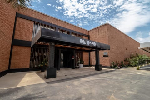Facade/entrance