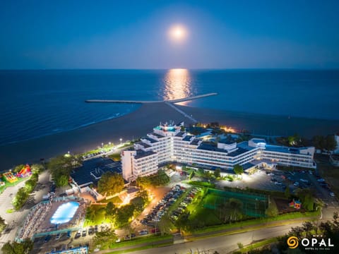 Property building, Night, Natural landscape, Beach, City view, Pool view, Sea view, Swimming pool, Parking