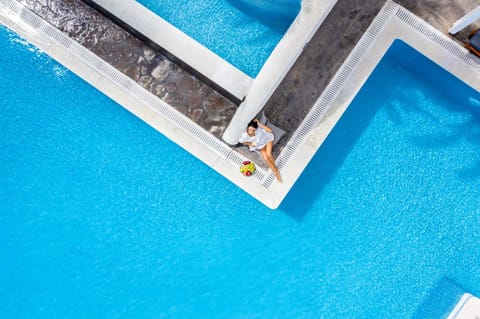 Swimming pool, Swimming pool