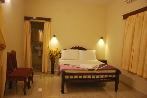 Facade/entrance, Bed, Day, Winter, Balcony/Terrace, Food and drinks, On site, City view, Street view, young children, older children, Family
