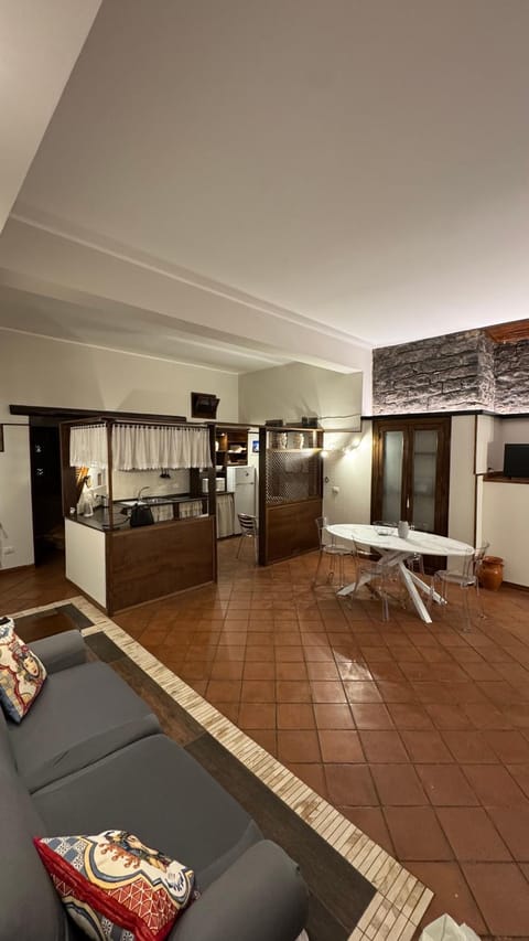 TV and multimedia, Kitchen or kitchenette, Living room, Seating area