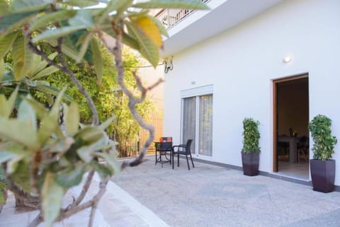 Patio, Facade/entrance