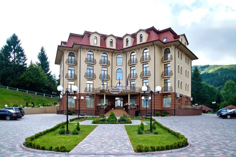 Facade/entrance