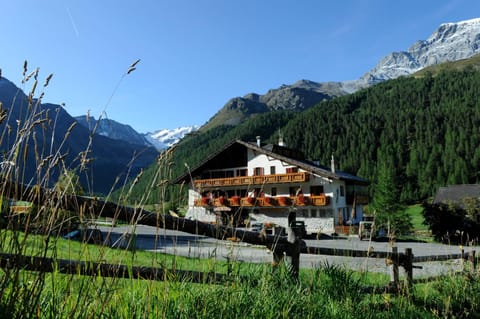 Property building, Day