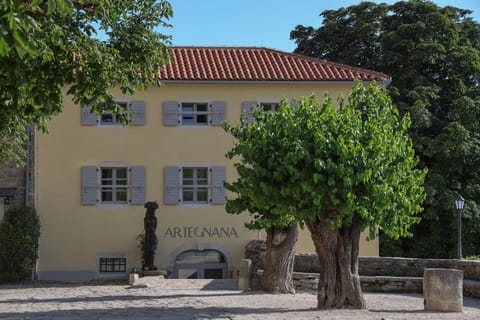 Property building, Facade/entrance