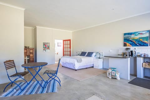Bed, Seating area