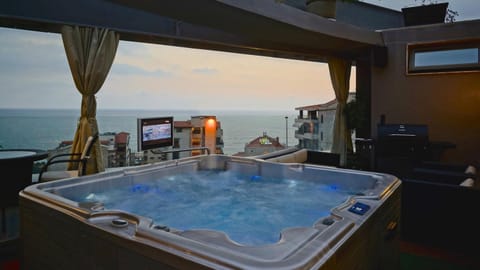 Natural landscape, Hot Tub, Sea view