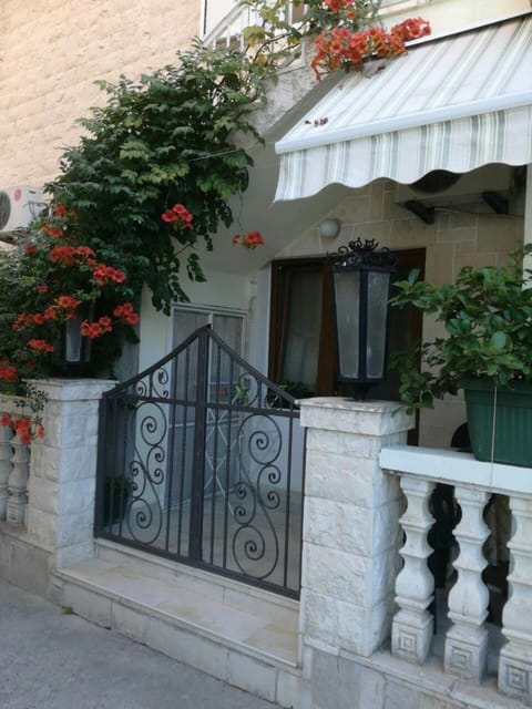Property building, Facade/entrance, Day, View (from property/room), Balcony/Terrace