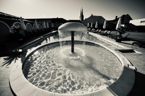 Swimming pool, Swimming pool