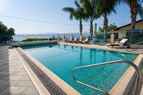 Day, Natural landscape, Pool view, Swimming pool, sunbed
