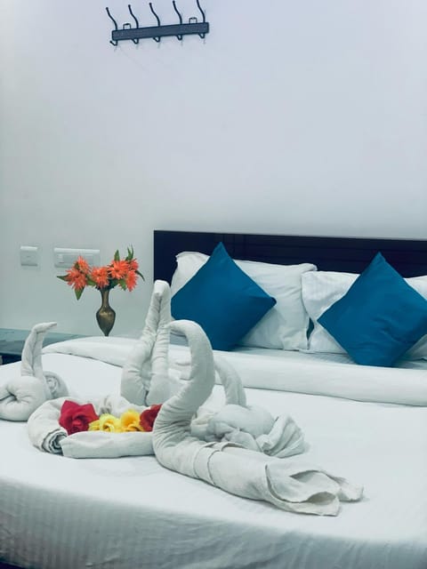 Bedroom, towels