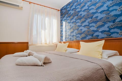 Bed, View (from property/room), Bedroom, Inner courtyard view