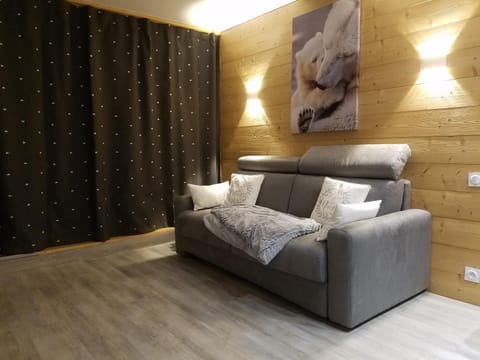 Bed, Living room