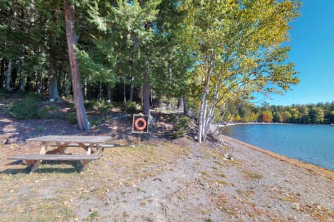 Charloon Cabin Cabin in Beaver Cove