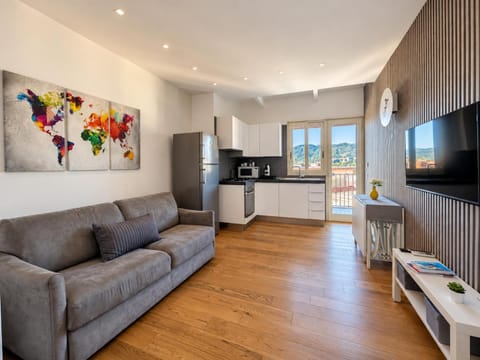 Kitchen or kitchenette, Living room, kitchen