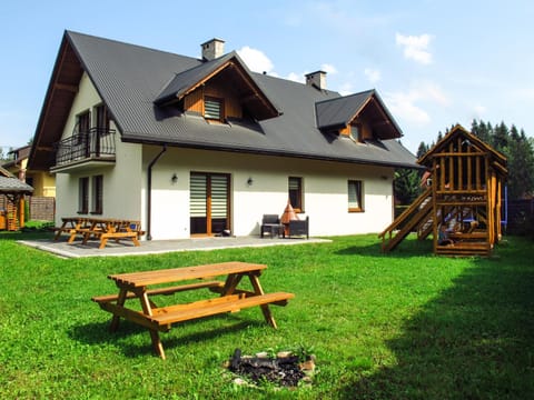 Property building, Spring, Day, Natural landscape, Children play ground, Garden, Evening entertainment, Garden view