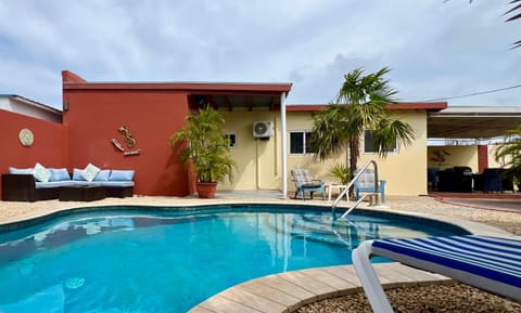 Property building, Patio, Swimming pool, Swimming pool, sunbed