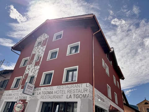 Property building, Restaurant/places to eat