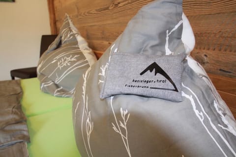 Photo of the whole room, Decorative detail