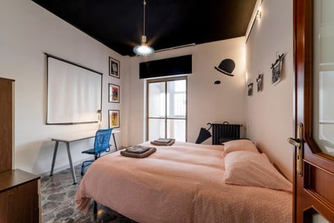 Photo of the whole room, Decorative detail, Bedroom