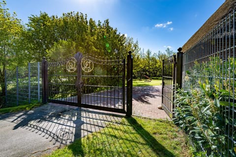 Alte Schule unter Reet- Klassenzimmer Apartment in Nordfriesland