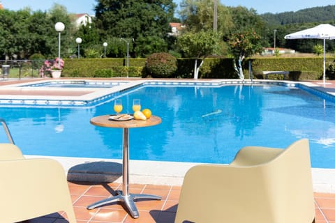 Swimming pool, Breakfast