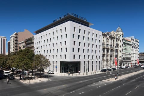 Nearby landmark, Restaurant/places to eat, Facade/entrance, Neighbourhood, Fitness centre/facilities, Decorative detail, City view, Street view, Area and facilities, Supermarket/grocery shop, Shopping Area