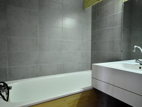 Charmant appartement rénové 2/3 pièces pour 5 pers, proche pistes et commerces, parking gratuit - FR-1-329-29 Apartment in Landry