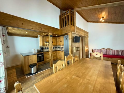 Duplex 8 pers. aux Menuires, ski aux pieds, animaux admis - FR-1-452-105 Apartment in Les Allues