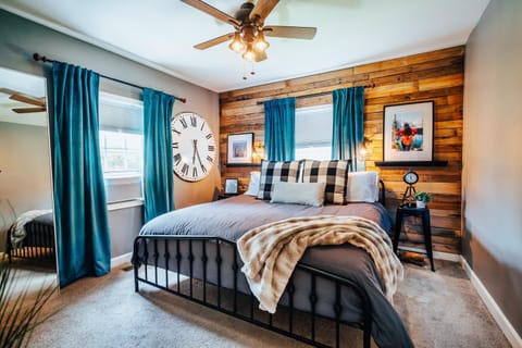 Bed, Photo of the whole room, Bedroom