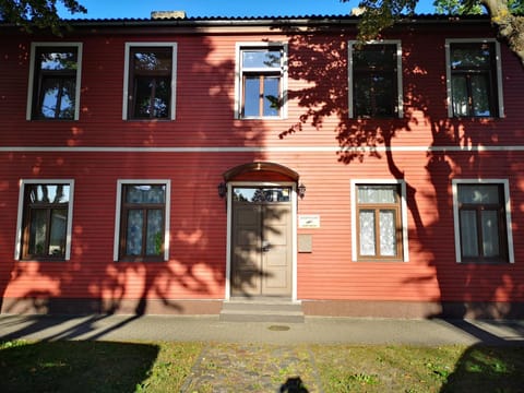 Property building, Day