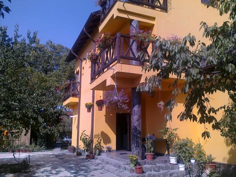 Balcony/Terrace, Decorative detail, Area and facilities