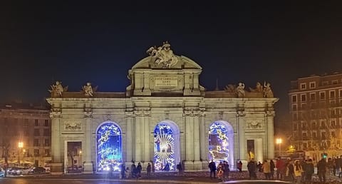 Nearby landmark, Off site, Night, Winter, Other