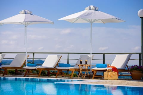 Patio, Day, Natural landscape, View (from property/room), Balcony/Terrace, Pool view, Swimming pool, Entertainment, sunbed