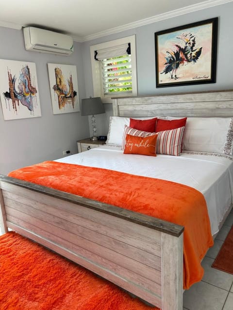 Bed, Photo of the whole room, Bedroom, air conditioner