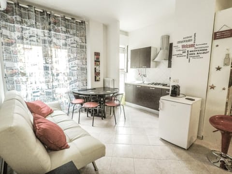 Coffee/tea facilities, Living room, Dining area