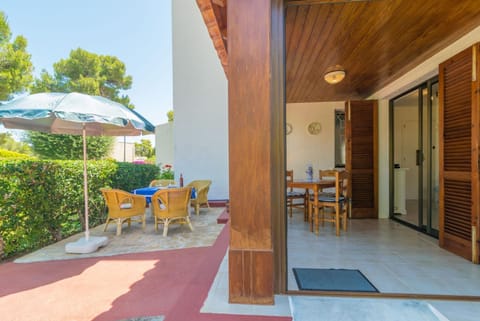 Facade/entrance, Balcony/Terrace
