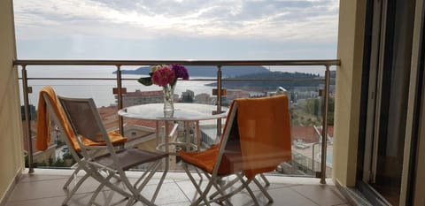 Balcony/Terrace, Mountain view, Pool view, Sea view, Quiet street view