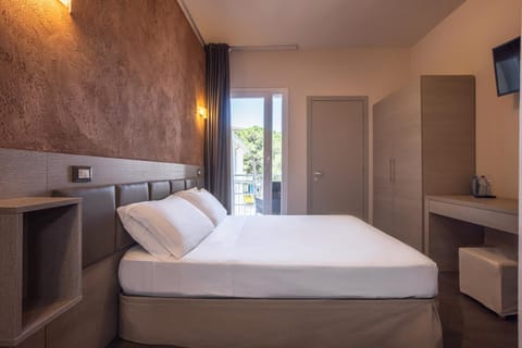 Bed, View (from property/room), Photo of the whole room, Bedroom