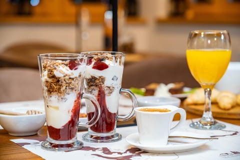 Coffee/tea facilities, Breakfast