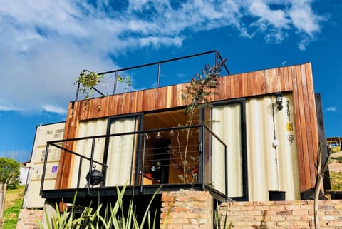 Facade/entrance, BBQ facilities, Balcony/Terrace, Living room, Dining area