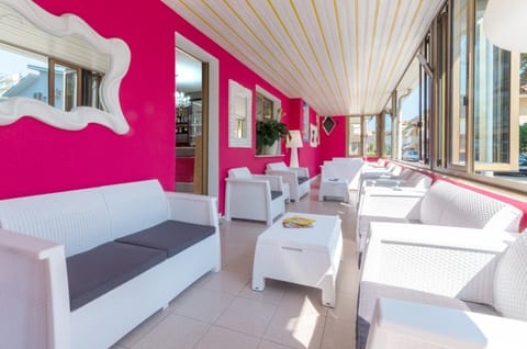 Communal lounge/ TV room, Lounge or bar