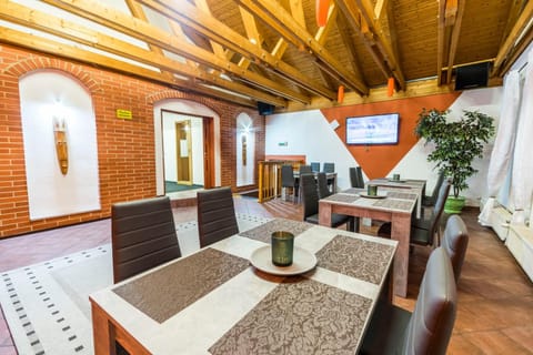 Communal lounge/ TV room, Lobby or reception, Lounge or bar, Dining area