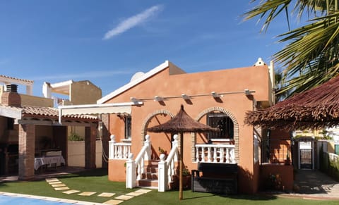 Property building, Patio, Facade/entrance, Garden
