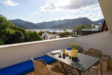 Nearby landmark, Day, Natural landscape, View (from property/room), Balcony/Terrace