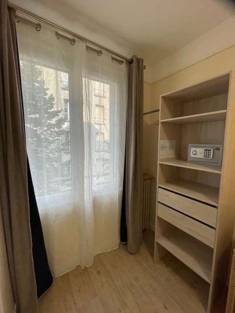 Residence Hoche Hotel in Pantin