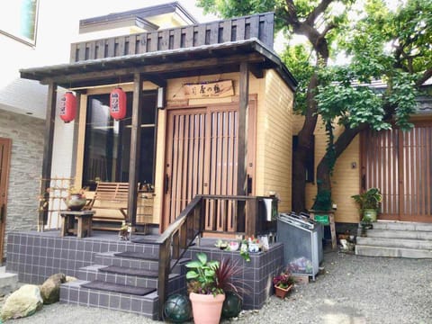 Property building, Facade/entrance, Day, Neighbourhood, Street view